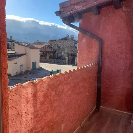 La Casona Del Enebral شاليه